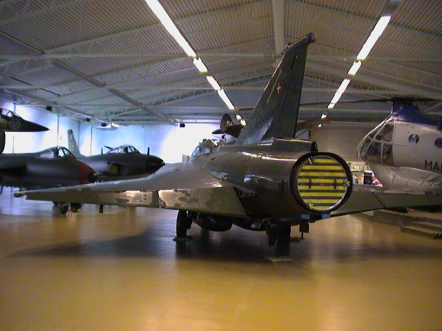 SAAB 35 Draken-2